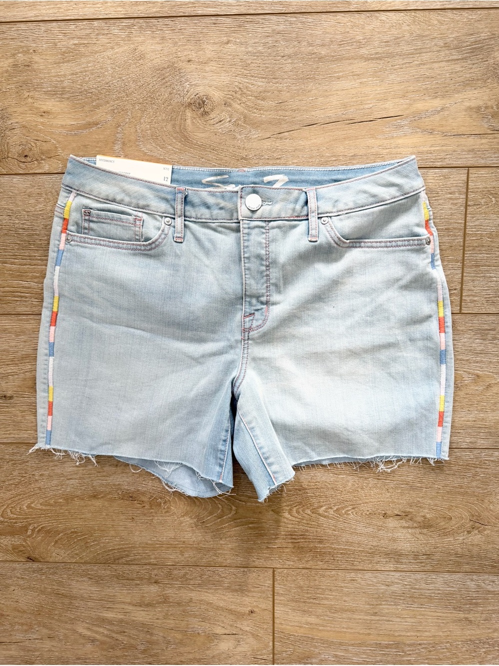 Seven7 Weekend Shorts Denim Jean light blue wash Sz 12 Rainbow Stitching NEW
